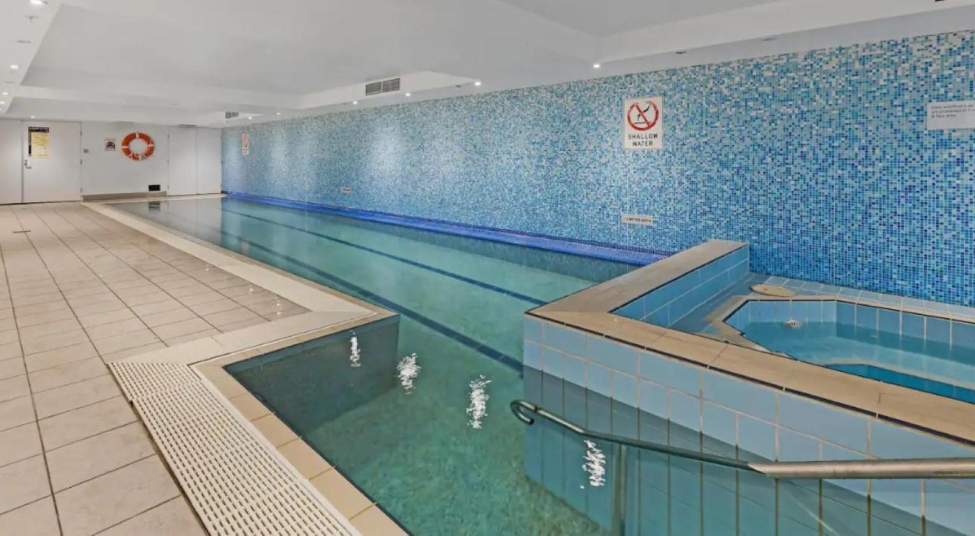 Located 1-bed With Gym, Sauna And Pool Apartment Sydney
